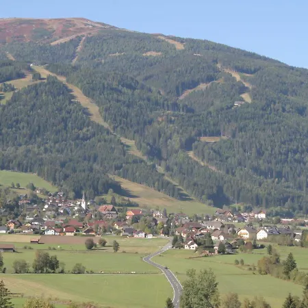 Boutique In Lungau With Terrace 아파트